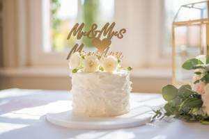 Product thumbnail Calligraphy Mr & Mrs Cake Topper